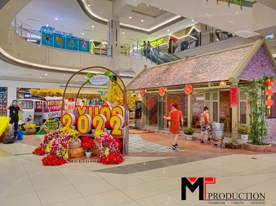 Eat to Live) or (Live to Eat): Gardens Mall Xmas Decor 2019