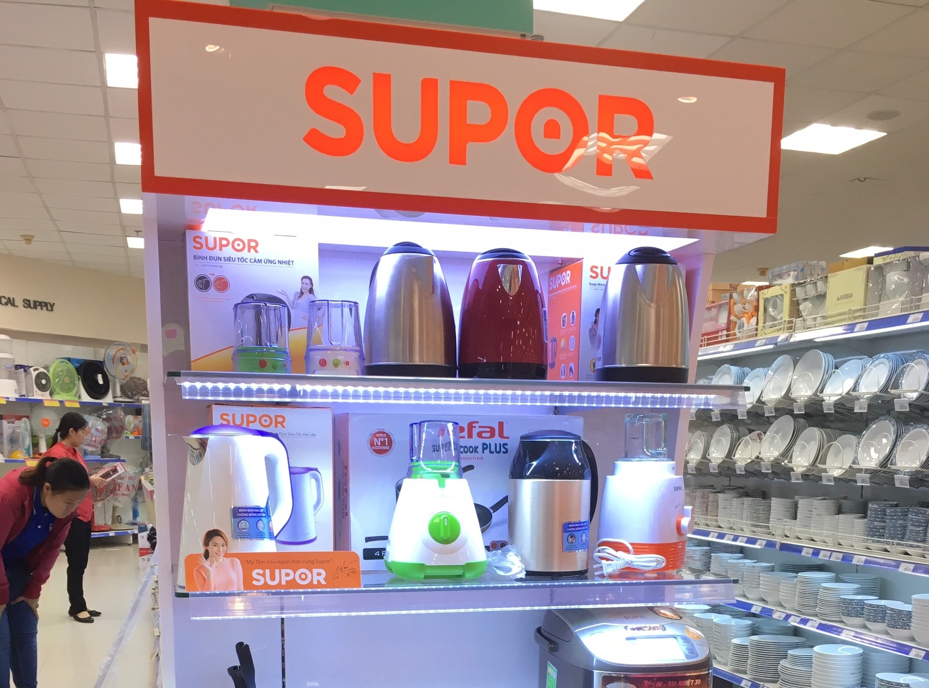 Kệ trưng bày sản phẩm Supor