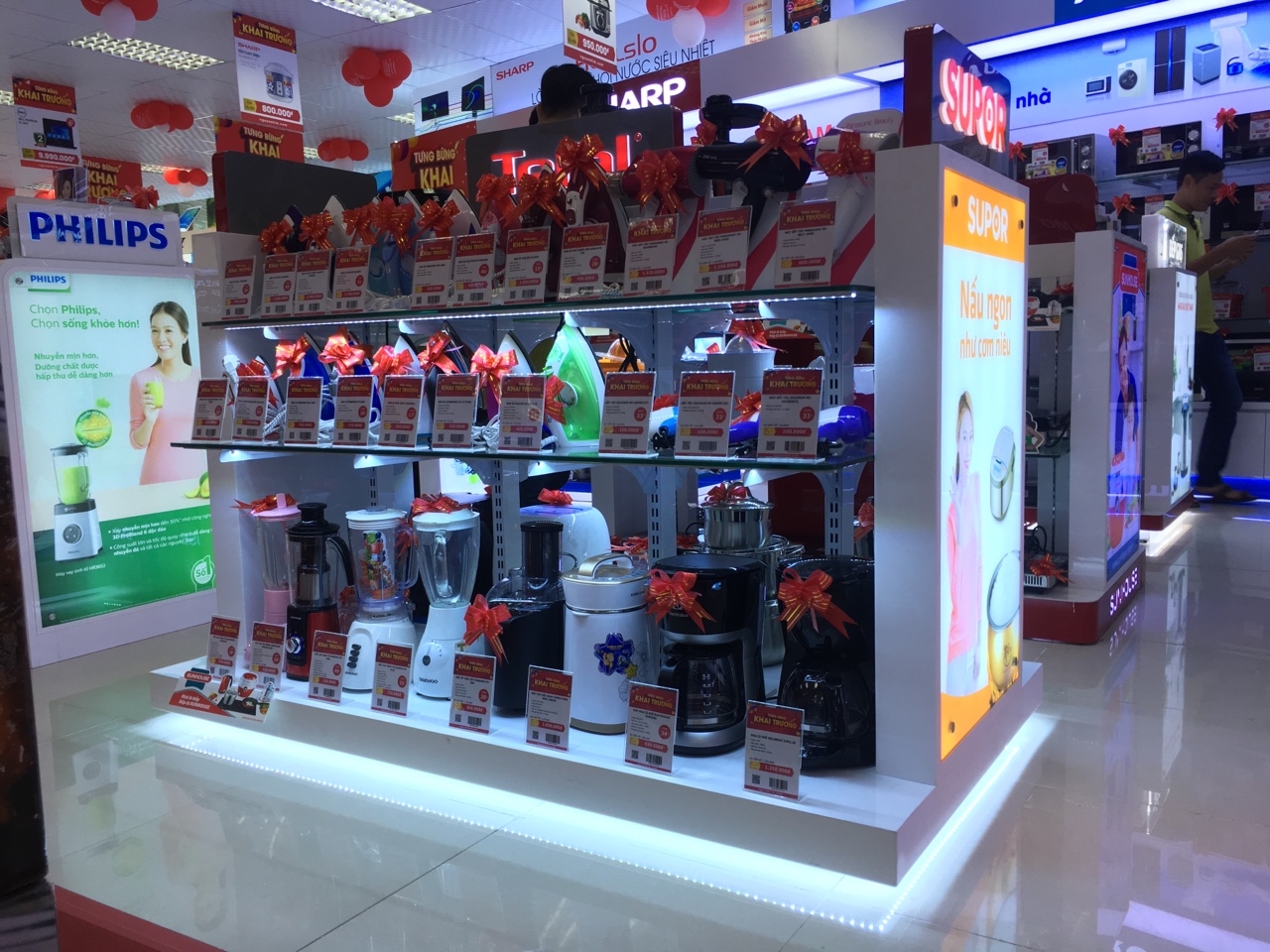 Kệ trưng bày sản phẩm Supor