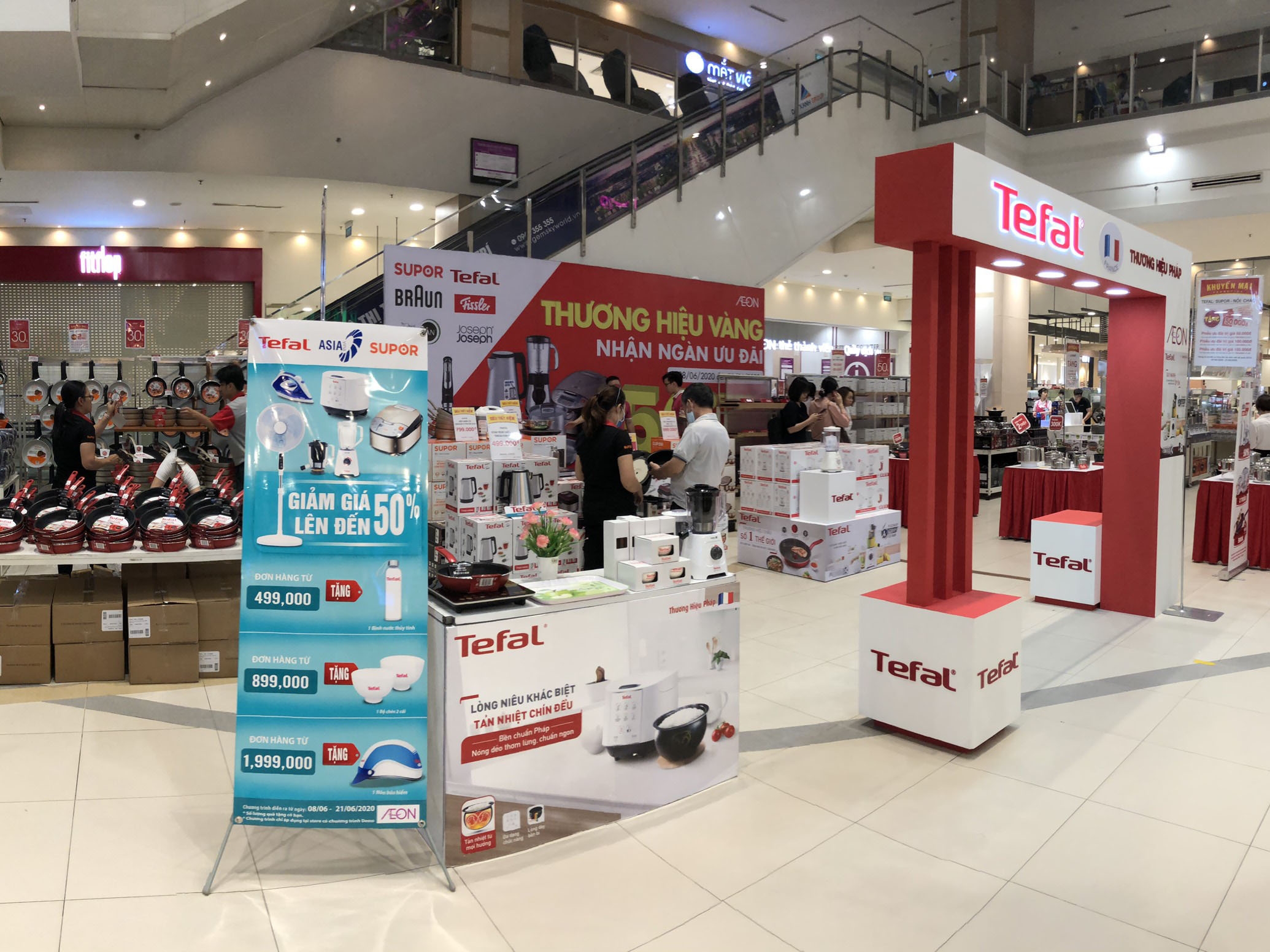 Kệ trưng bày sản phẩm Tefal