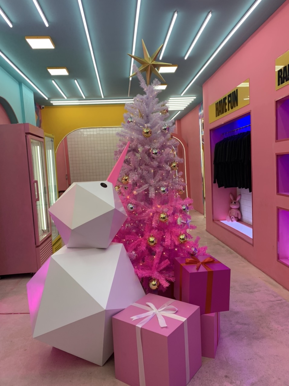 TRANG TRÍ NOEL TẠI CỬA HÀNG BAD HABITS